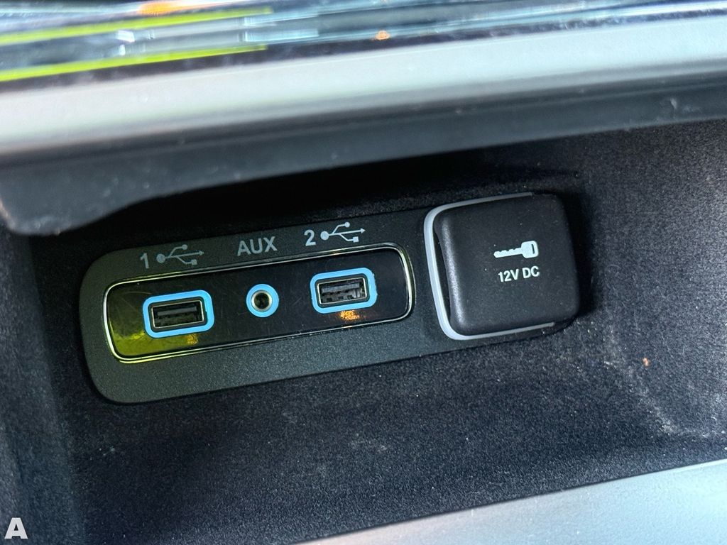 Used 2020 Diamond Black Crystal Pearlcoat Jeep Limited image 23