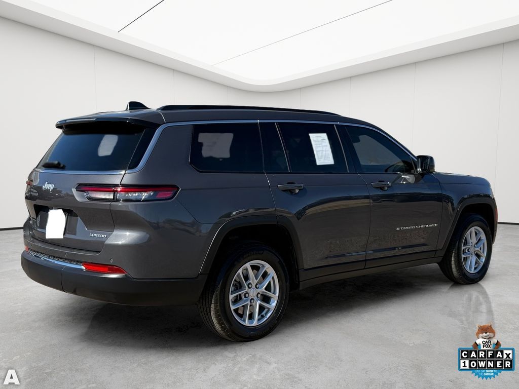 Used 2025 Baltic Gray Metallic Clearcoat Jeep Laredo image 7