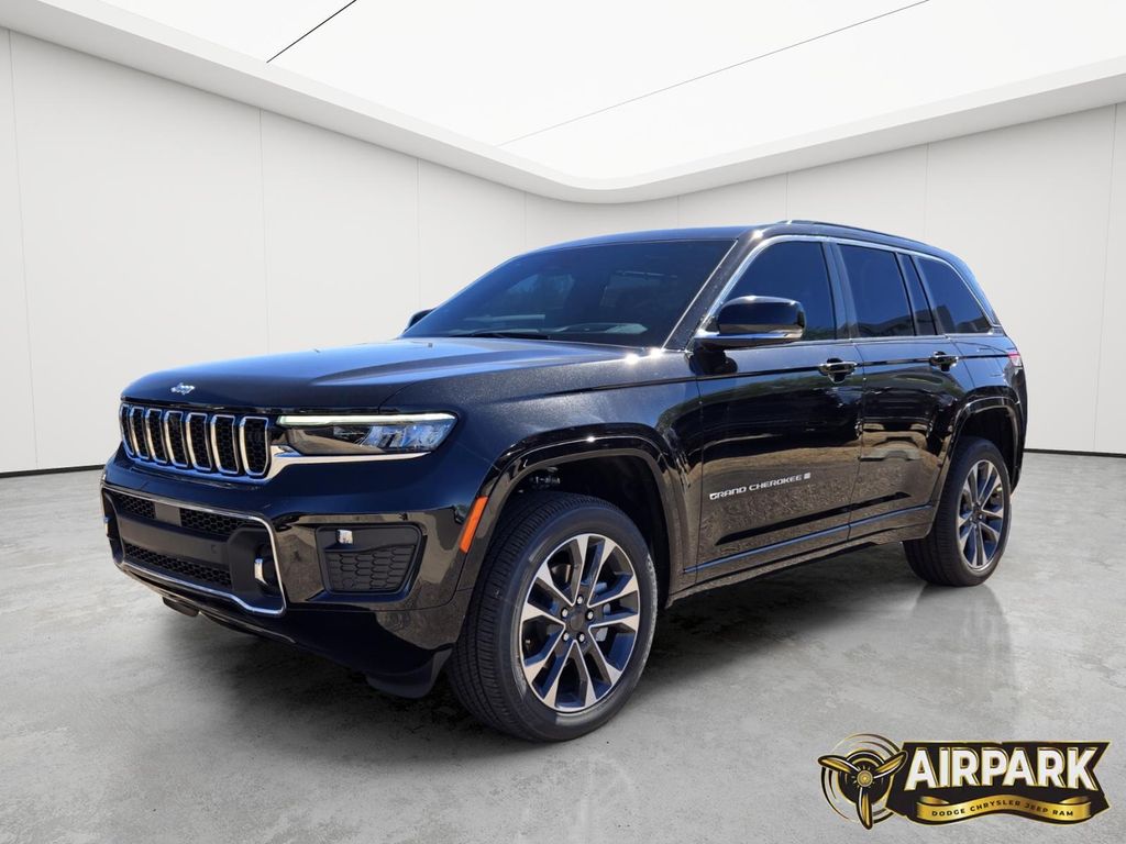 New 2025 Diamond Black Crystal Pearlcoat Jeep Overland image 8