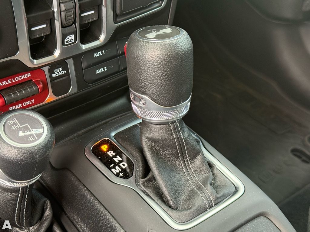 Used 2025 Granite Crystal Metallic Clearcoat Jeep Willys image 24