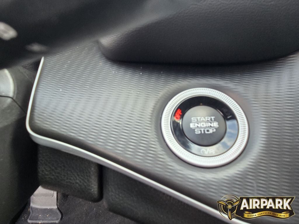 New 2025 Velvet Red Pearlcoat Jeep Laredo image 17