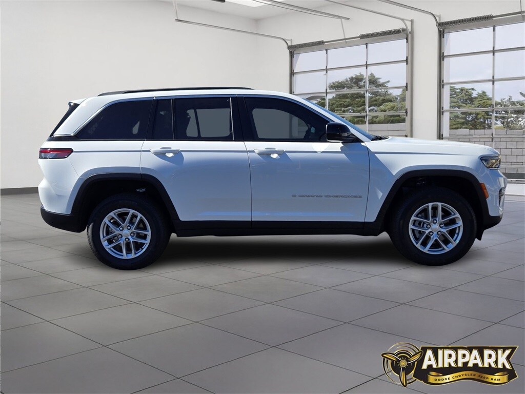 New 2025 Jeep Grand Cherokee Laredo Sport Utility
