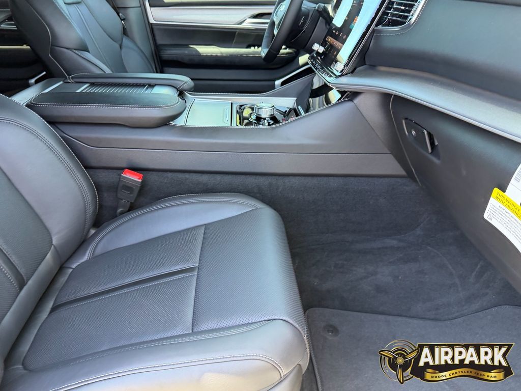 New 2026 High Gloss Black Jeep Limited image 13