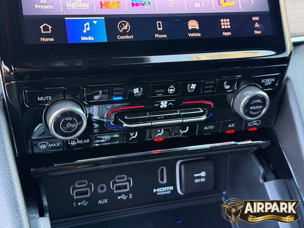 New 2025 Silver Zynith Jeep Summit image 18