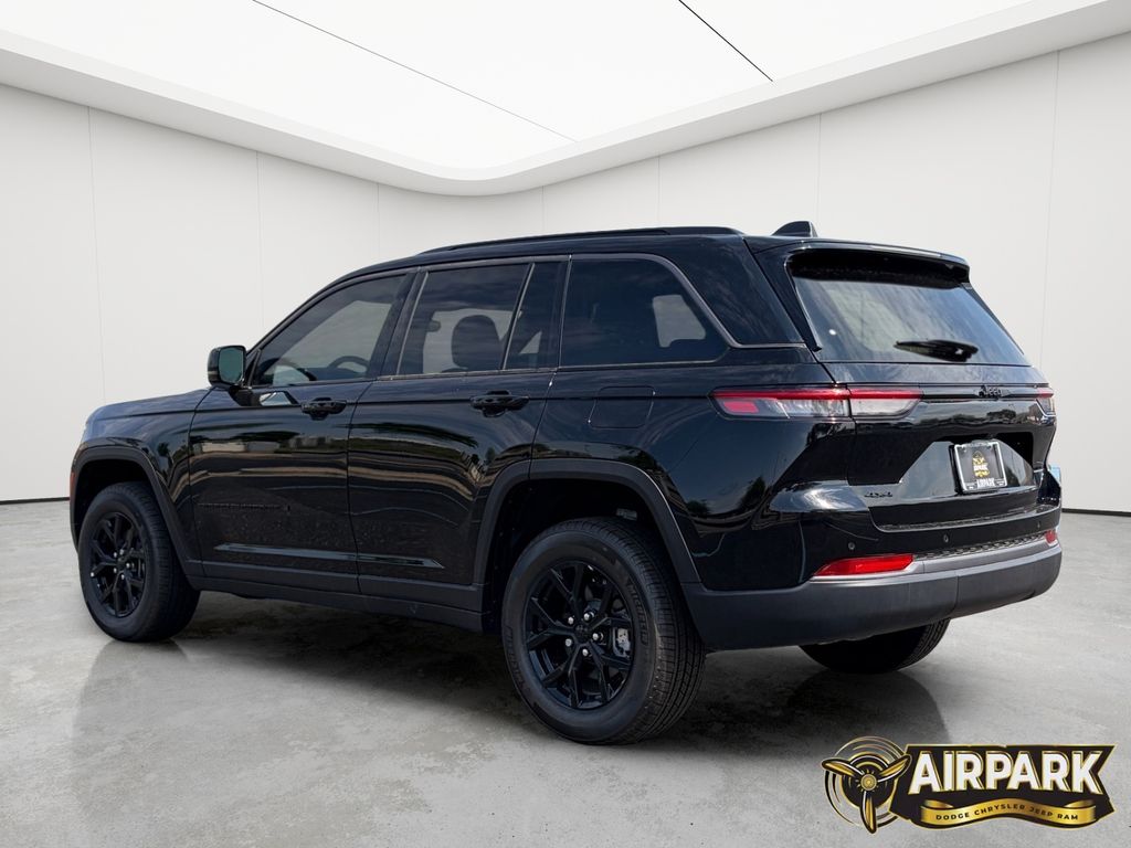 New 2026 Diamond Black Crystal Pearlcoat Jeep Laredo image 7