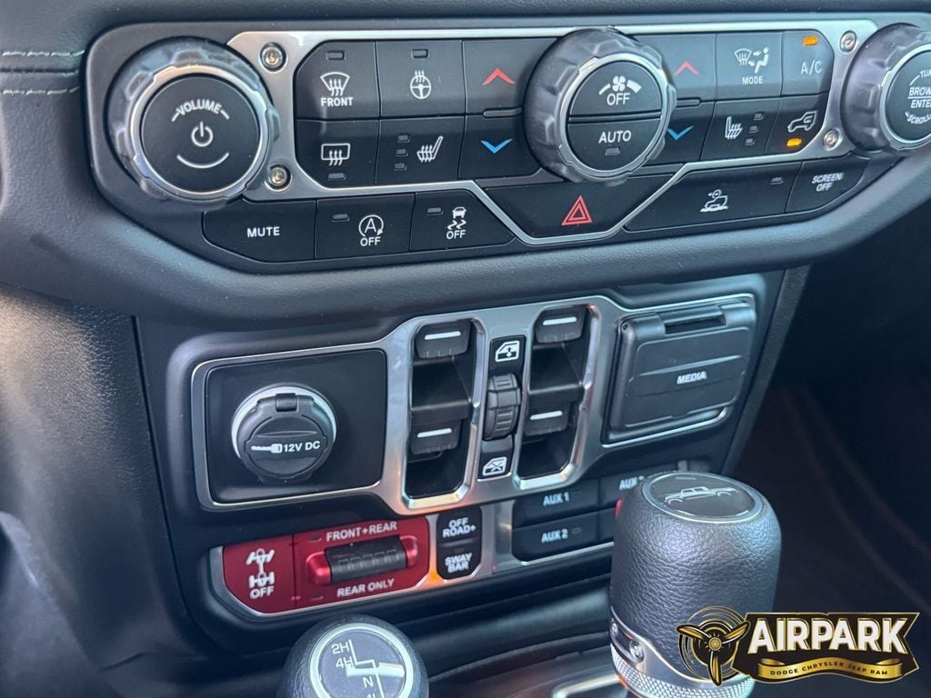 New 2025 Granite Crystal Jeep Rubicon image 21