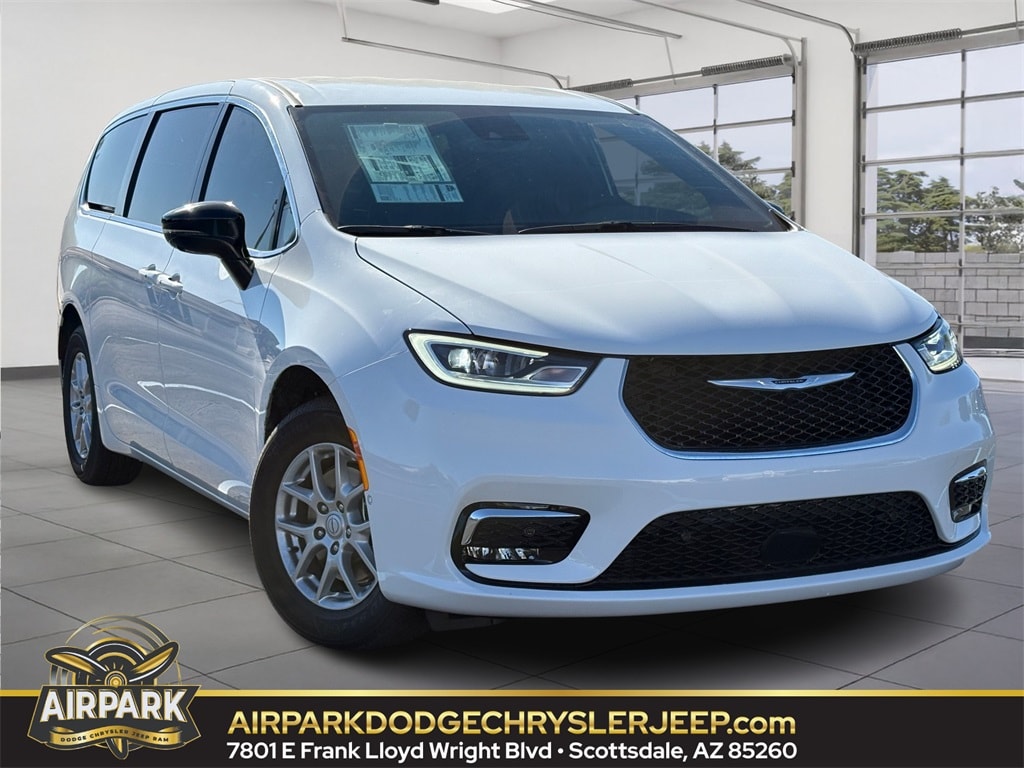 2026 Chrysler Pacifica Select's photo