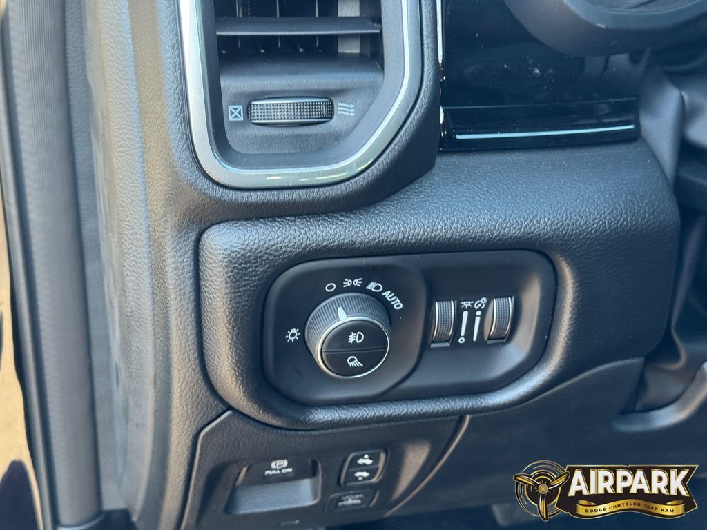 New 2026 Diamond Black Crystal Pearlcoat Ram Laramie image 19