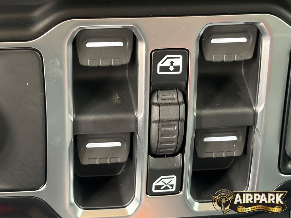 New 2026 Reign Jeep Rubicon image 25