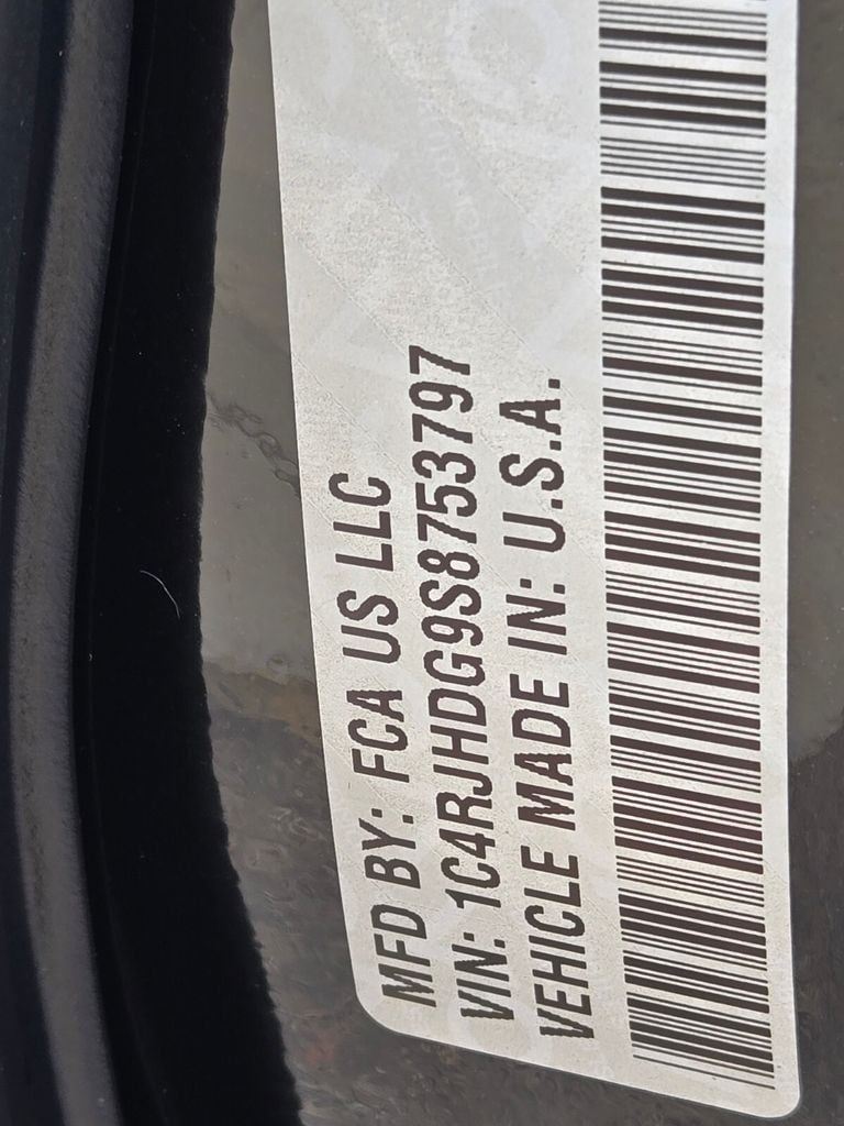 New 2025 Diamond Black Crystal Pearlcoat Jeep Overland image 25