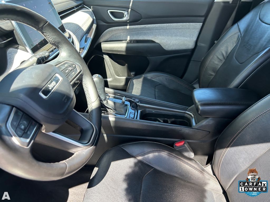 Used 2022 Billet Silver Metallic Clearcoat Jeep Latitude Lux image 19