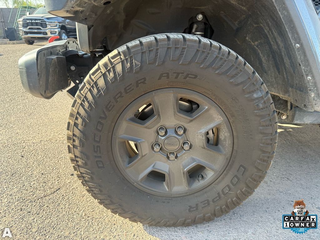 Used 2023 Sting-Gray Clearcoat Jeep Mojave image 6