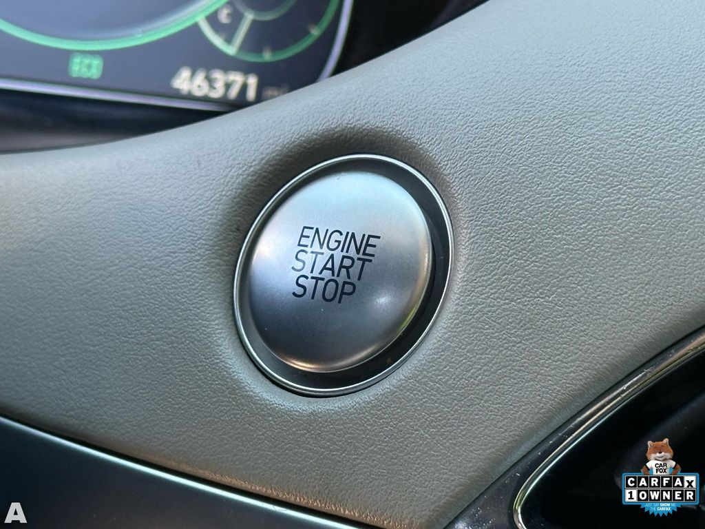 Used 2022 Abyss Black Pearl Hyundai Limited image 24