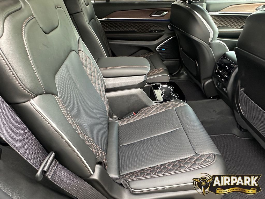 New 2025 Silver Zynith Jeep Summit image 13