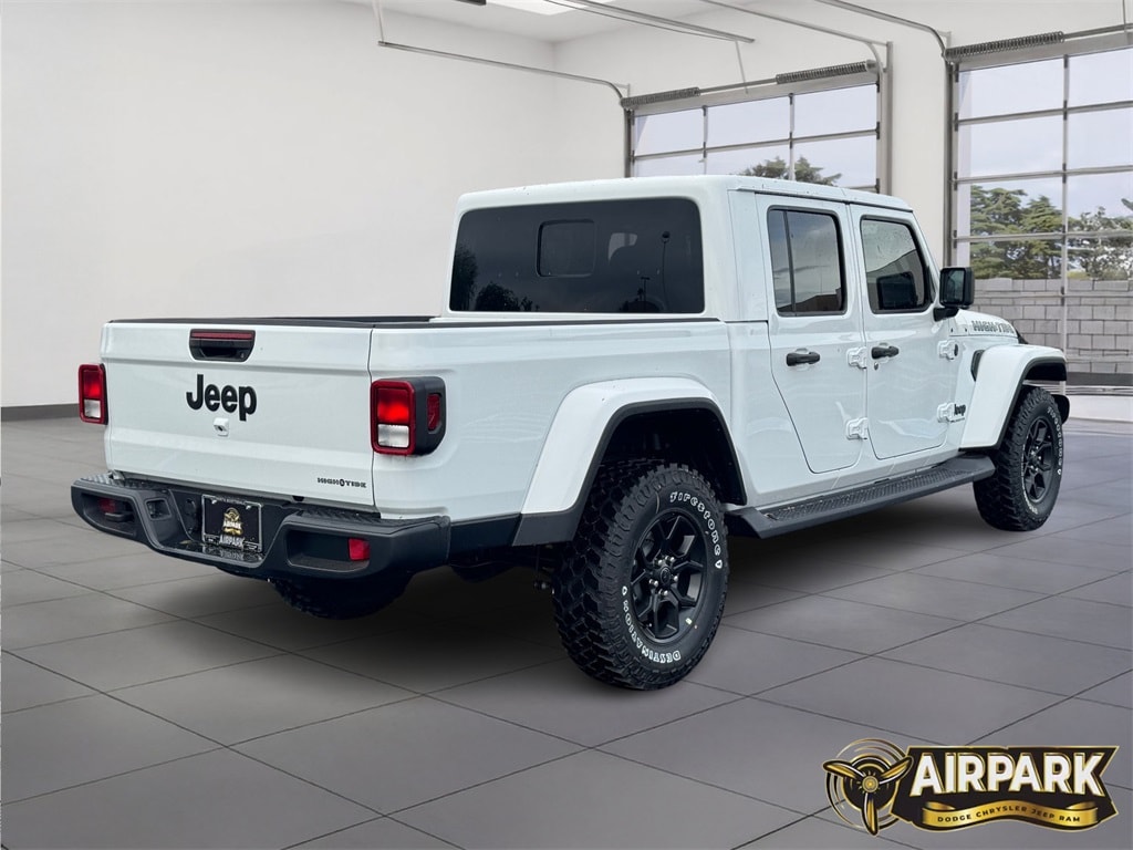 New 2025 Jeep Gladiator Sport Pickup