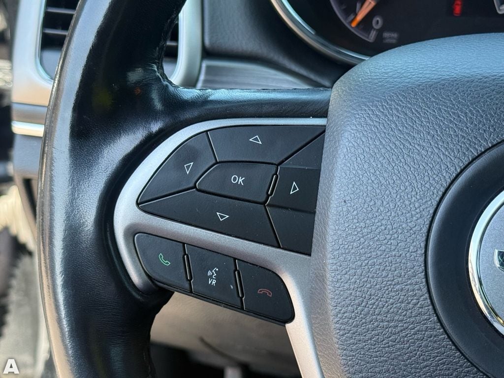 Used 2020 Diamond Black Crystal Pearlcoat Jeep Limited image 16