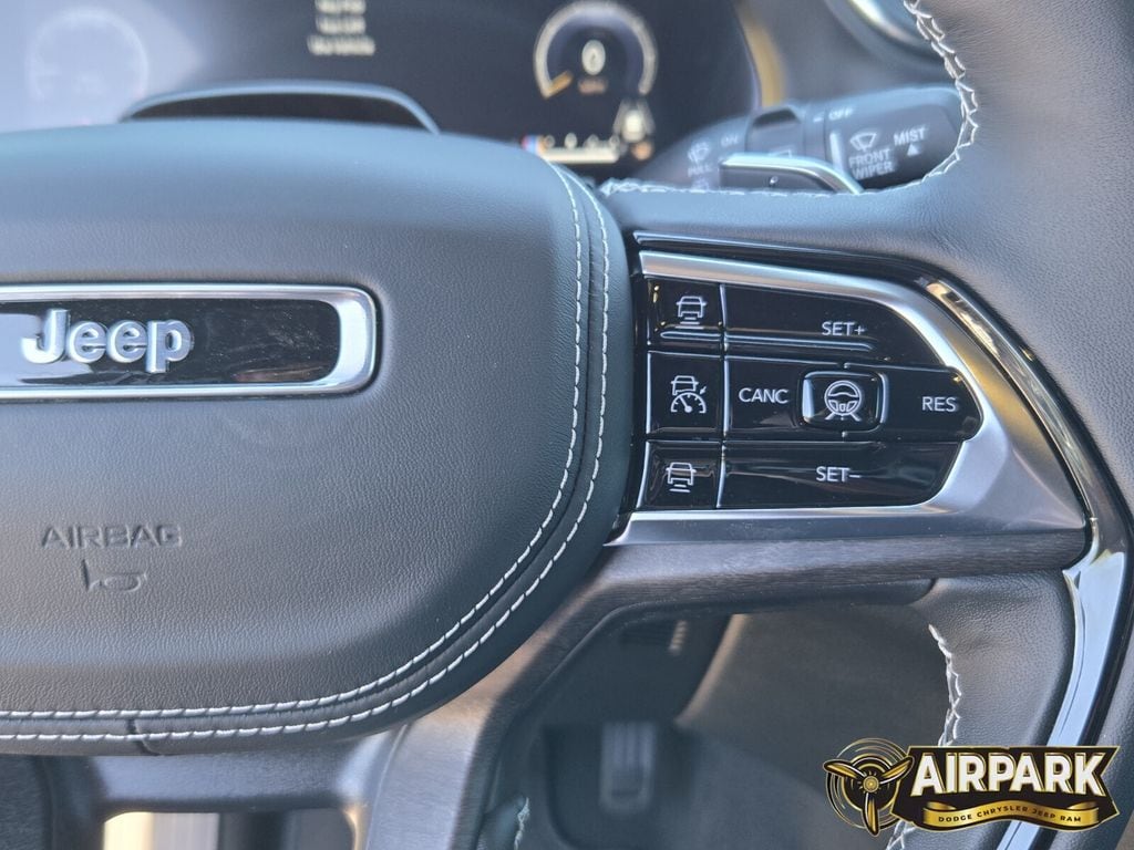 New 2025 Diamond Black Crystal Pearlcoat Jeep Overland image 23