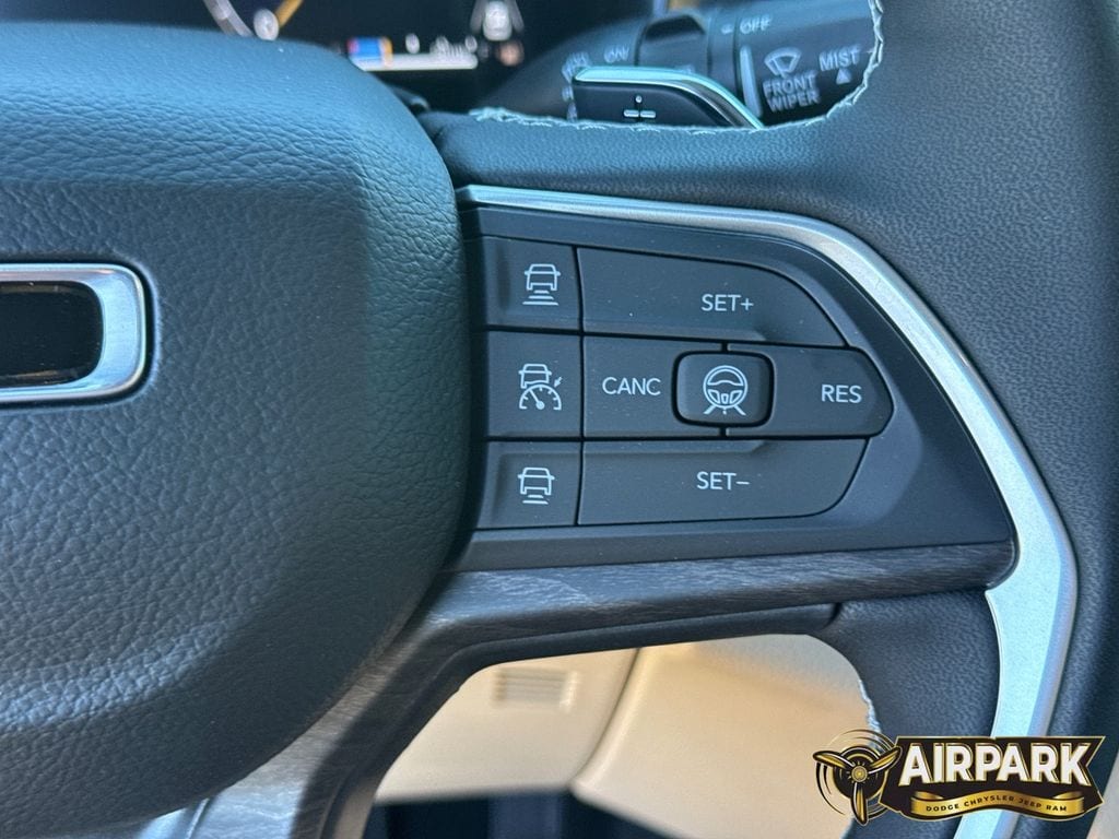 New 2026 Diamond Black Crystal Pearlcoat Jeep Limited image 23