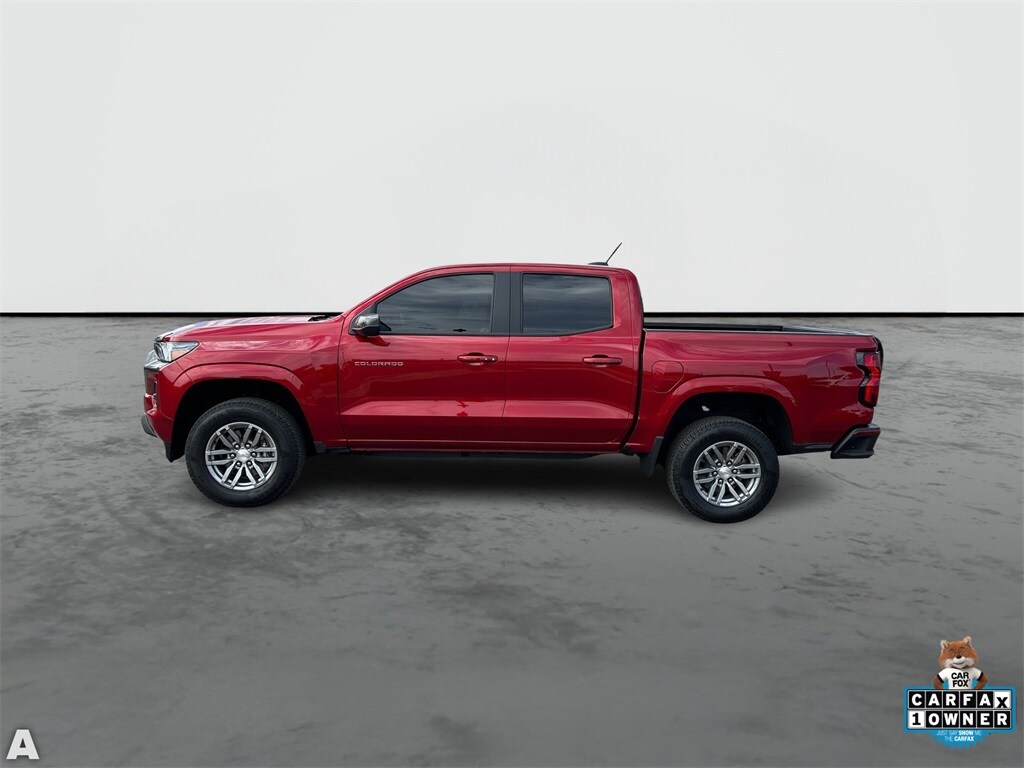 2024 Chevrolet Colorado LT photo 2