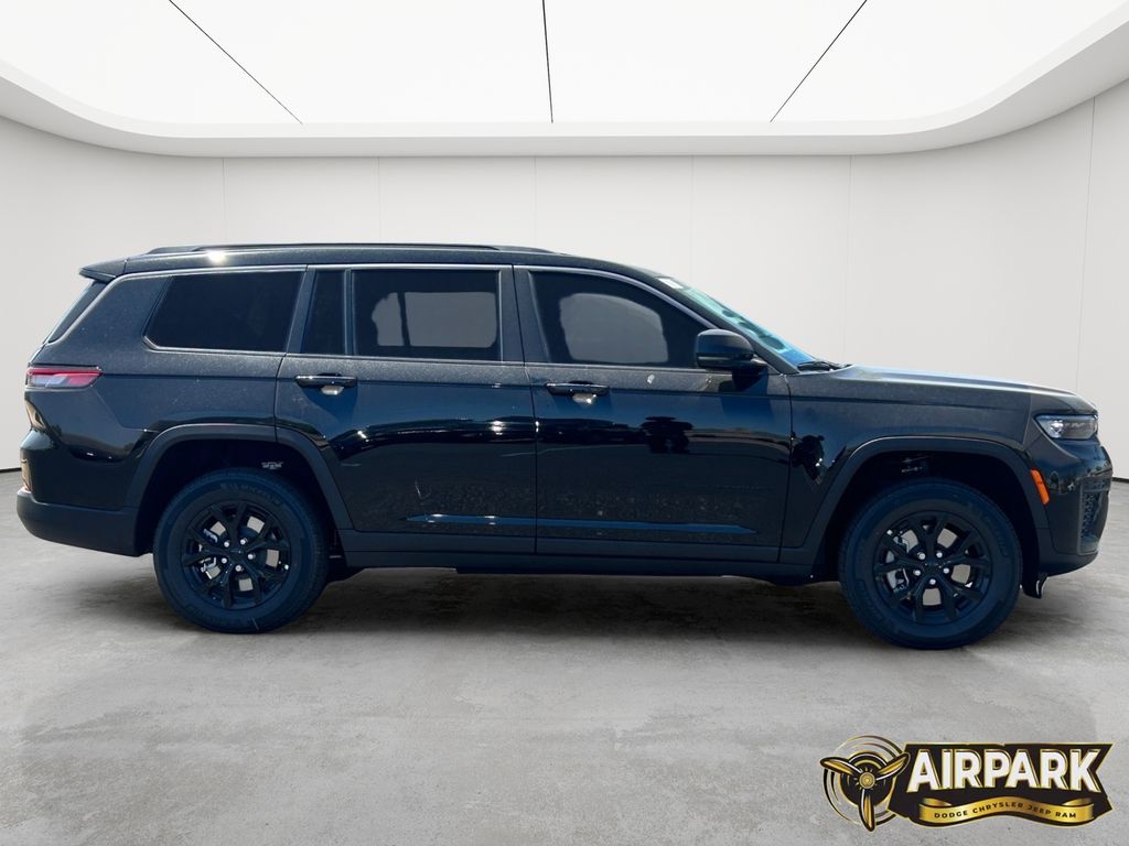 New 2026 Diamond Black Crystal Pearlcoat Jeep Laredo image 3