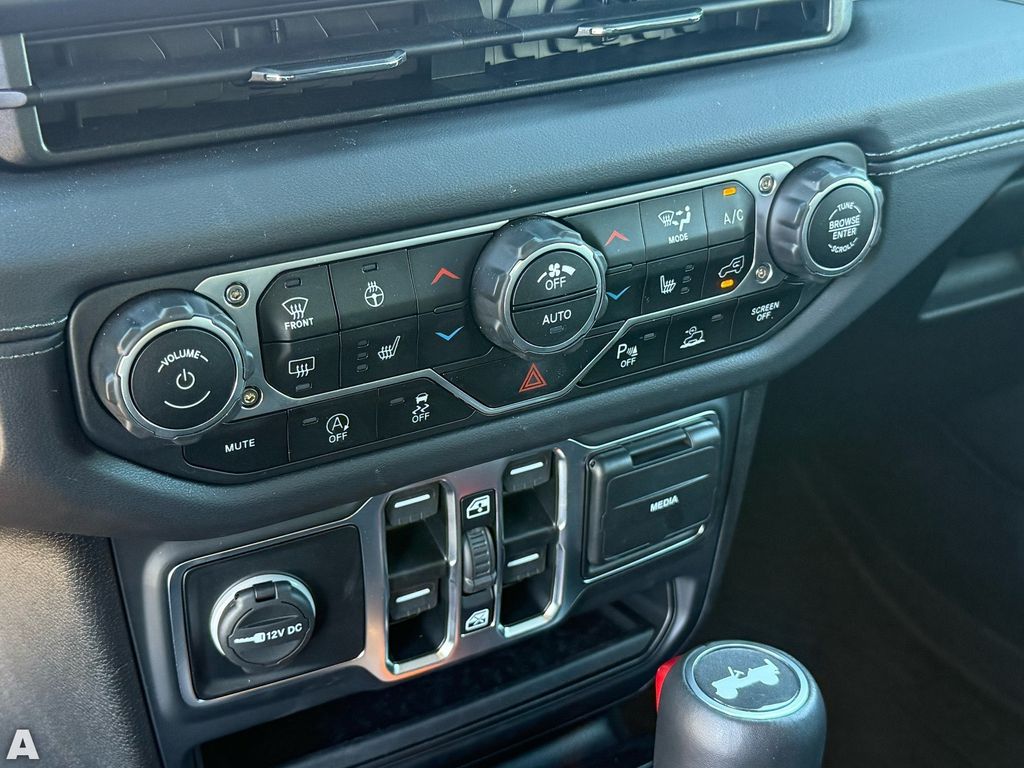 Used 2025 Black Clearcoat Jeep Sahara image 22