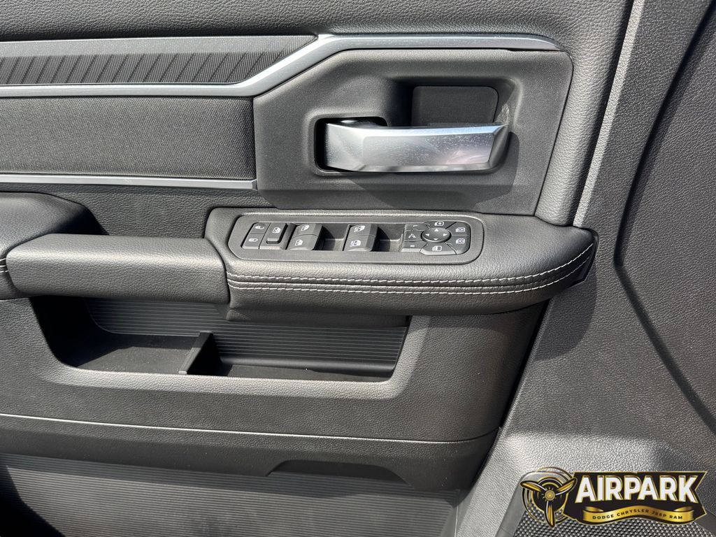 New 2026 Diamond Black Crystal Pearlcoat Ram Big Horn image 16