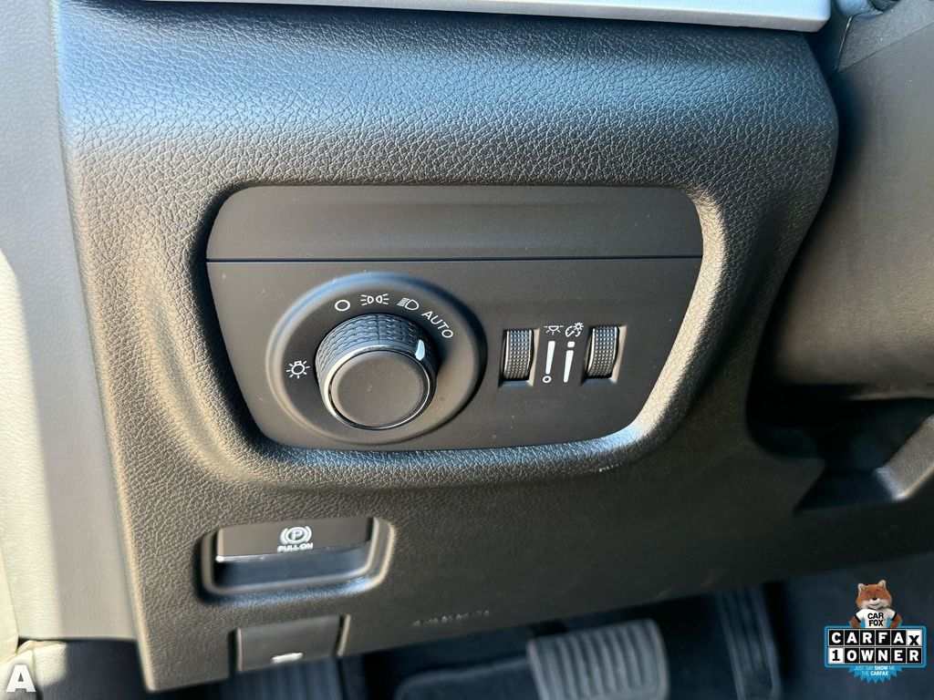 Used 2025 Baltic Gray Metallic Clearcoat Jeep Laredo image 14