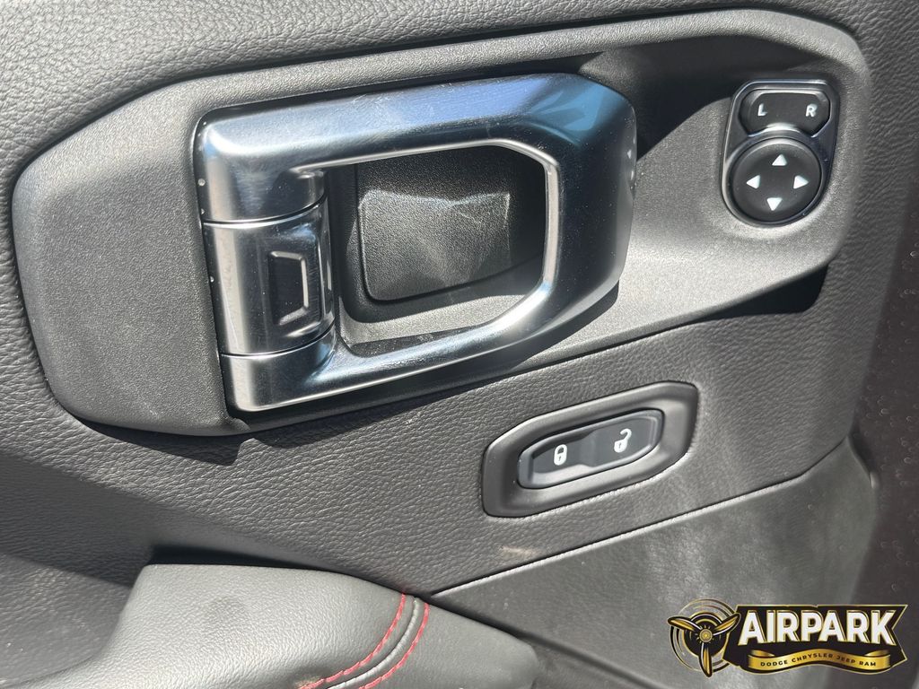 New 2026 Granite Crystal Jeep Rubicon image 28