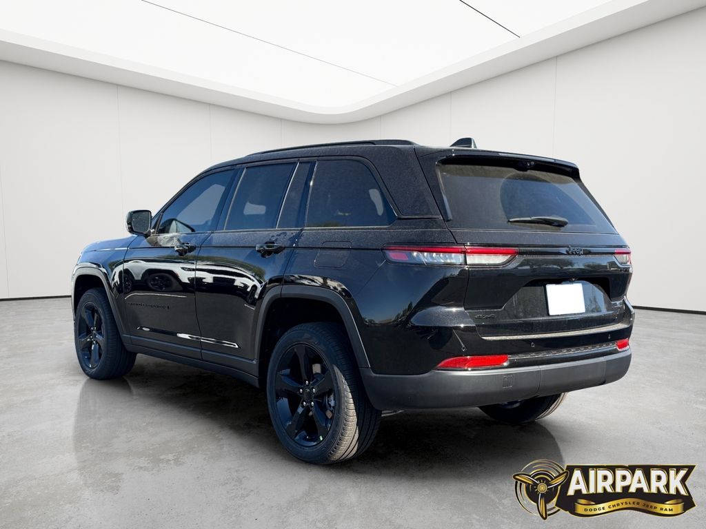 New 2025 Diamond Black Crystal Pearlcoat Jeep Limited image 7