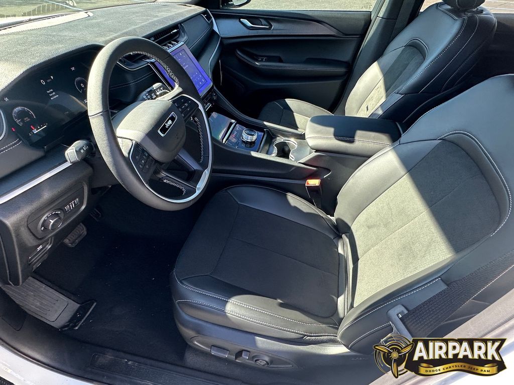 New 2025 Bright White Jeep Laredo image 15