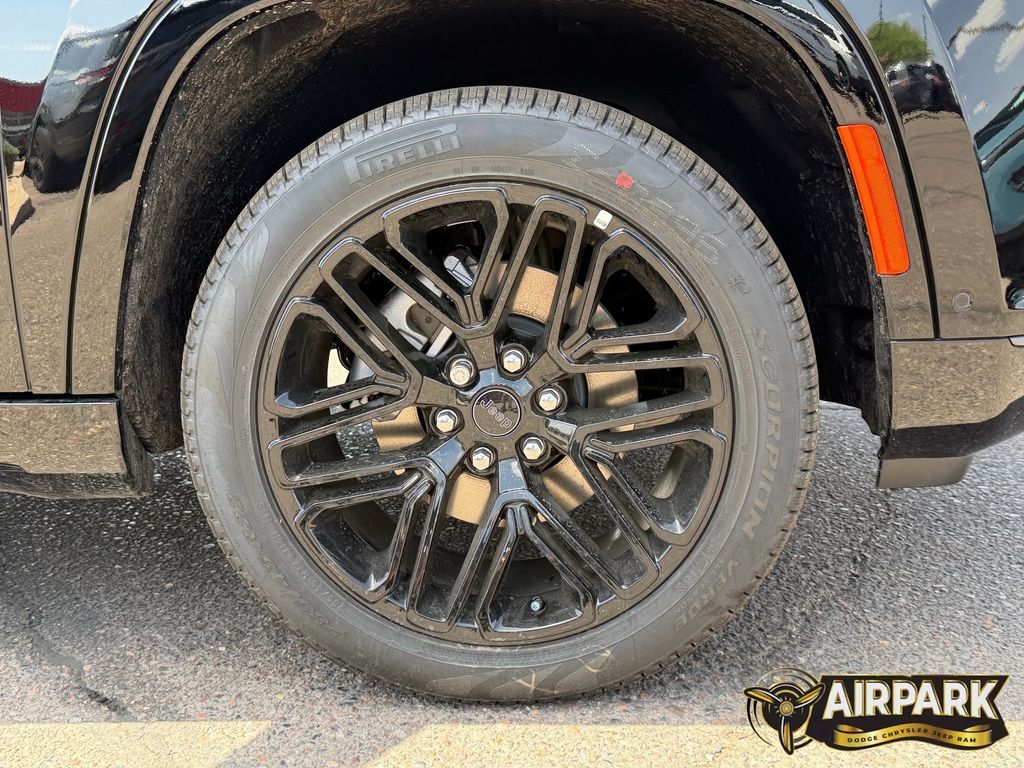 New 2026 High Gloss Black Jeep Limited image 10