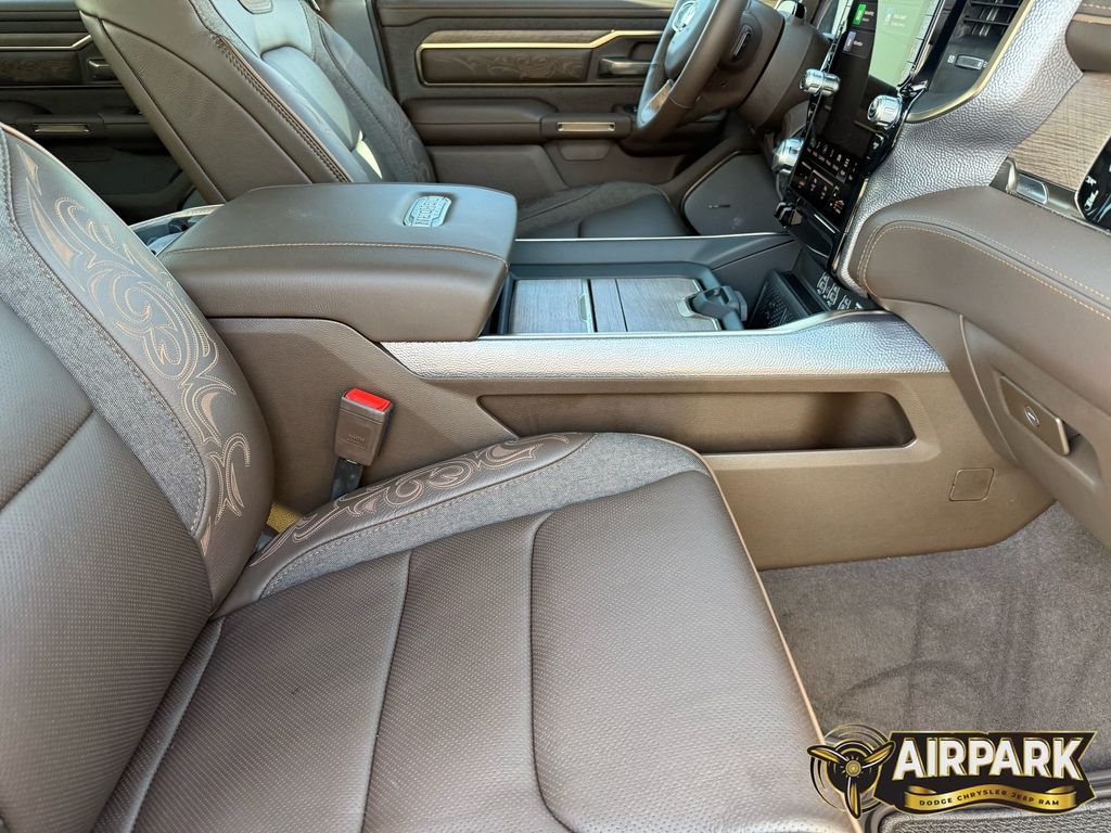 New 2026 Diamond Black Crystal Pearlcoat Ram Limited image 25