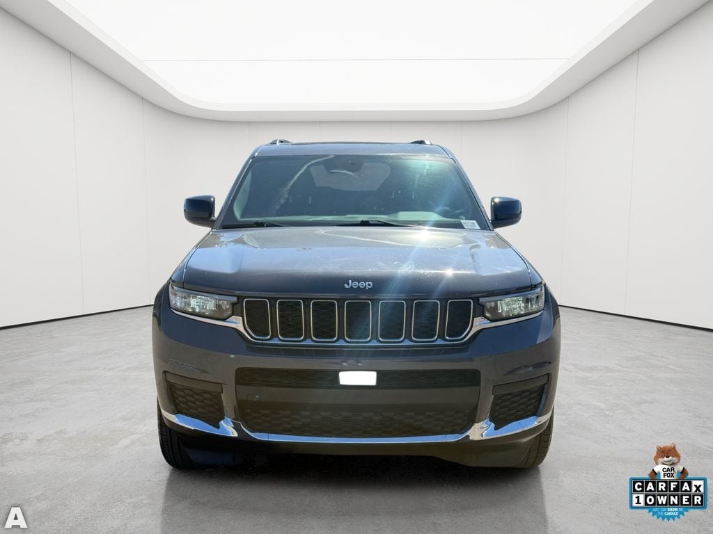 Used 2025 Baltic Gray Metallic Clearcoat Jeep Laredo image 5