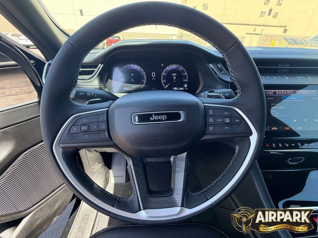 New 2026 Diamond Black Crystal Pearlcoat Jeep Limited image 19
