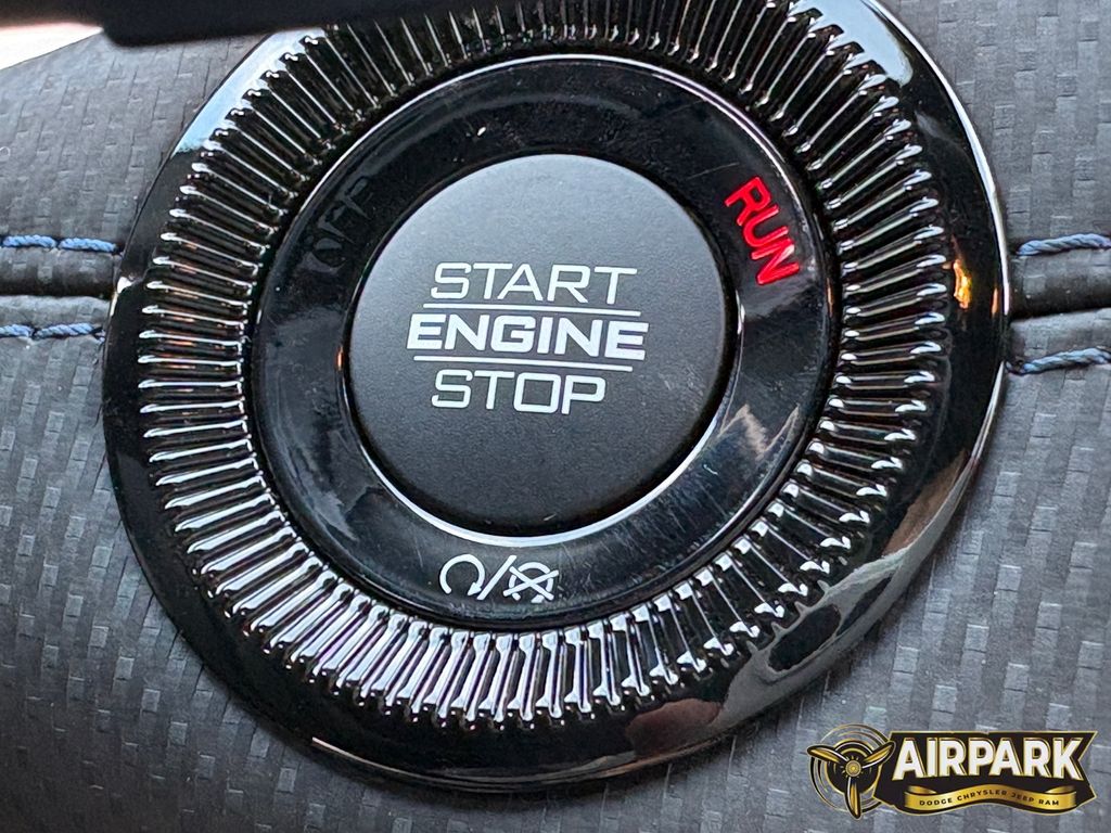 New 2026 Diamond Black Crystal Pearlcoat Jeep Latitude image 20