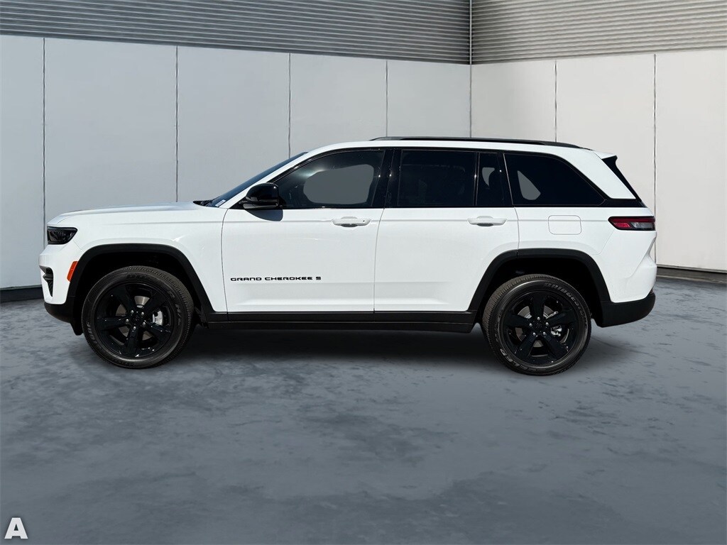 Used 2025 Jeep Grand Cherokee Altitude SUV