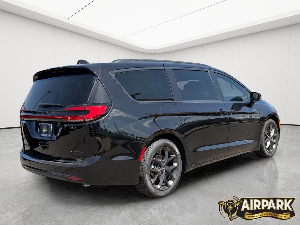 New 2026 Diamond Black Crystal Pearlcoat Chrysler Limited image 4