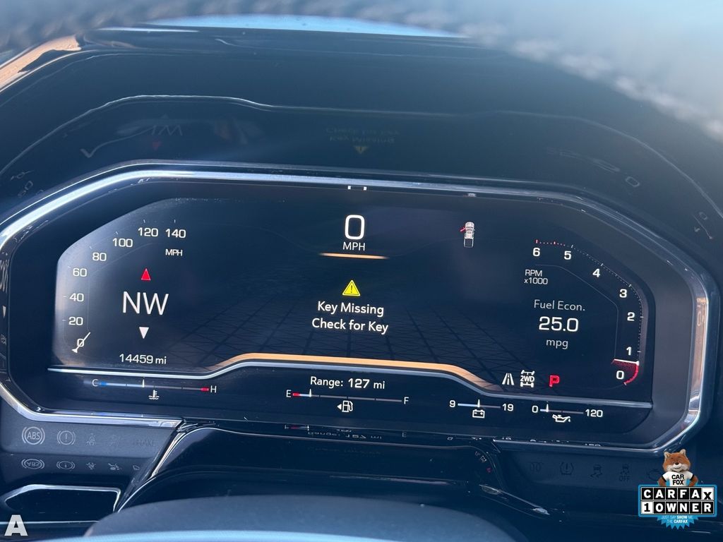 Used 2025 Onyx Black GMC Elevation image 18