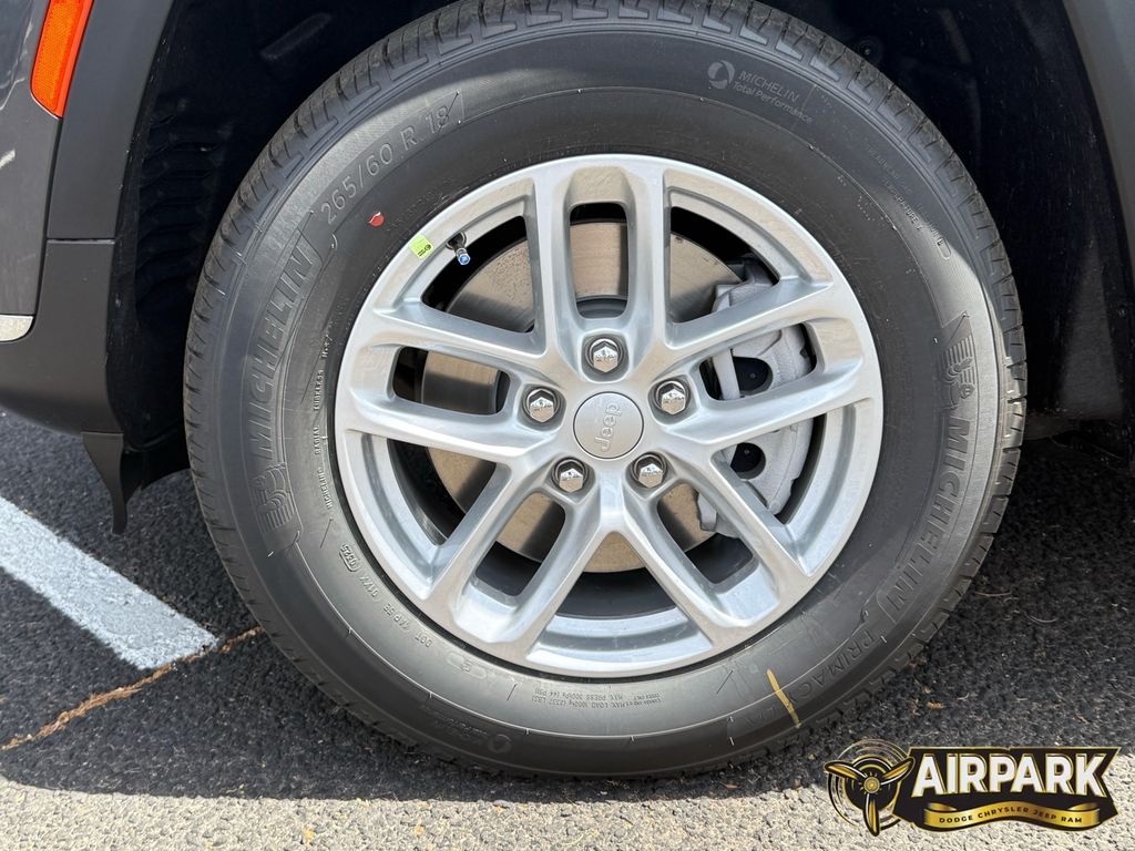 New 2025 Baltic Gray Jeep Laredo image 9