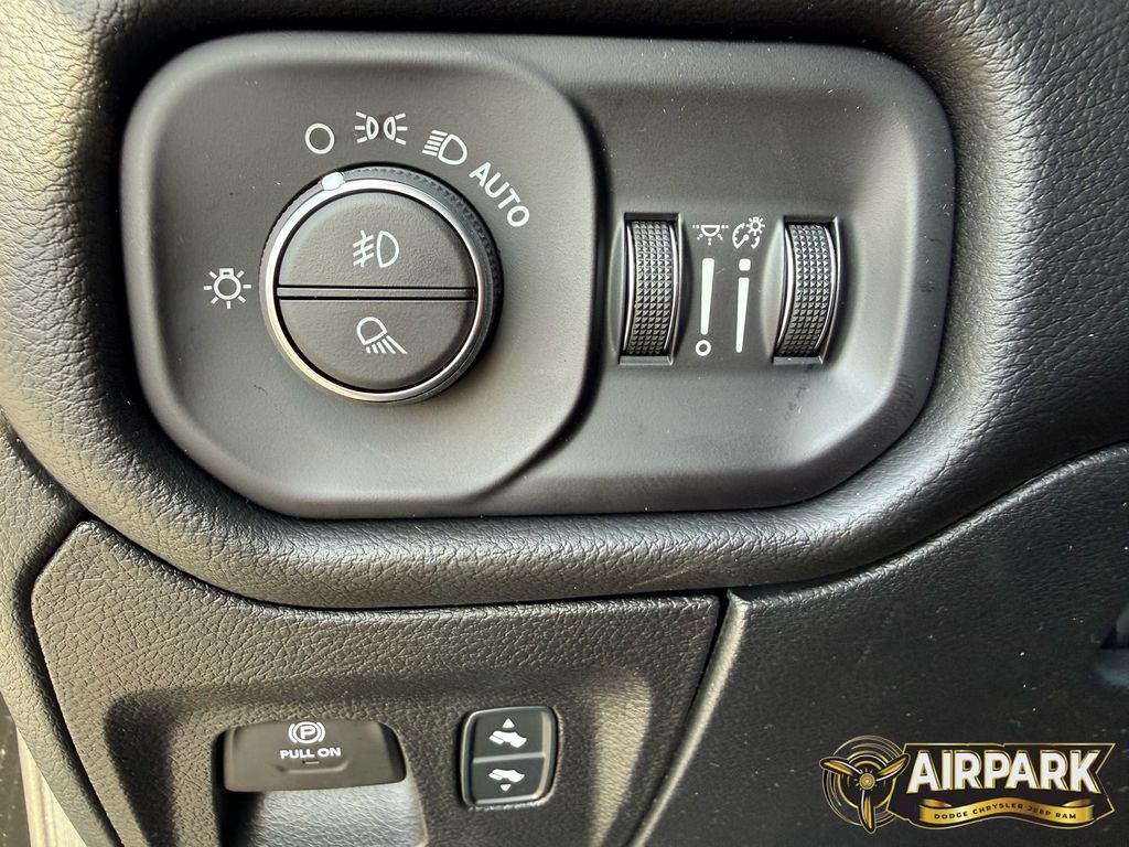 New 2026 Diamond Black Crystal Pearlcoat Ram Laramie image 14