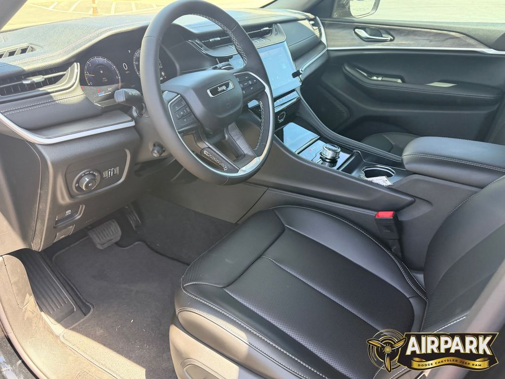 New 2026 Diamond Black Crystal Pearlcoat Jeep Limited image 13