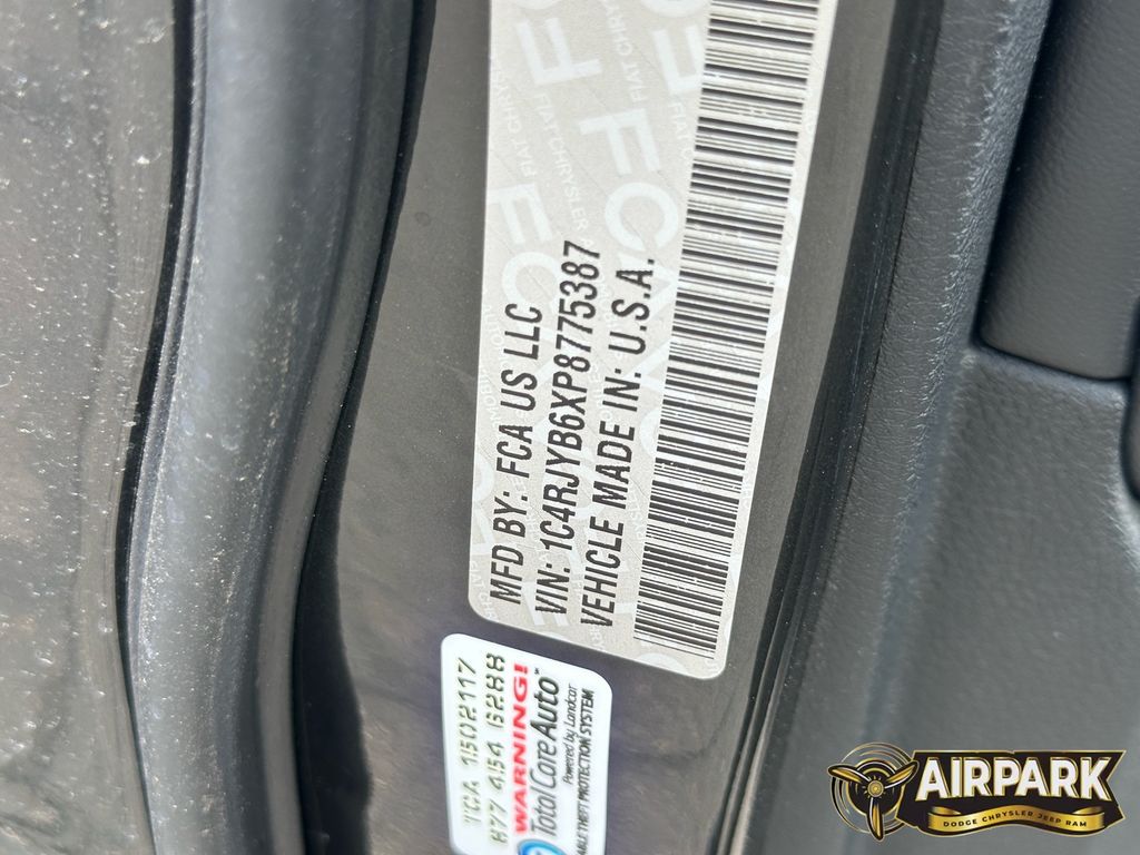 New 2023 Rocky Mountain Pearlcoat Jeep Base image 25