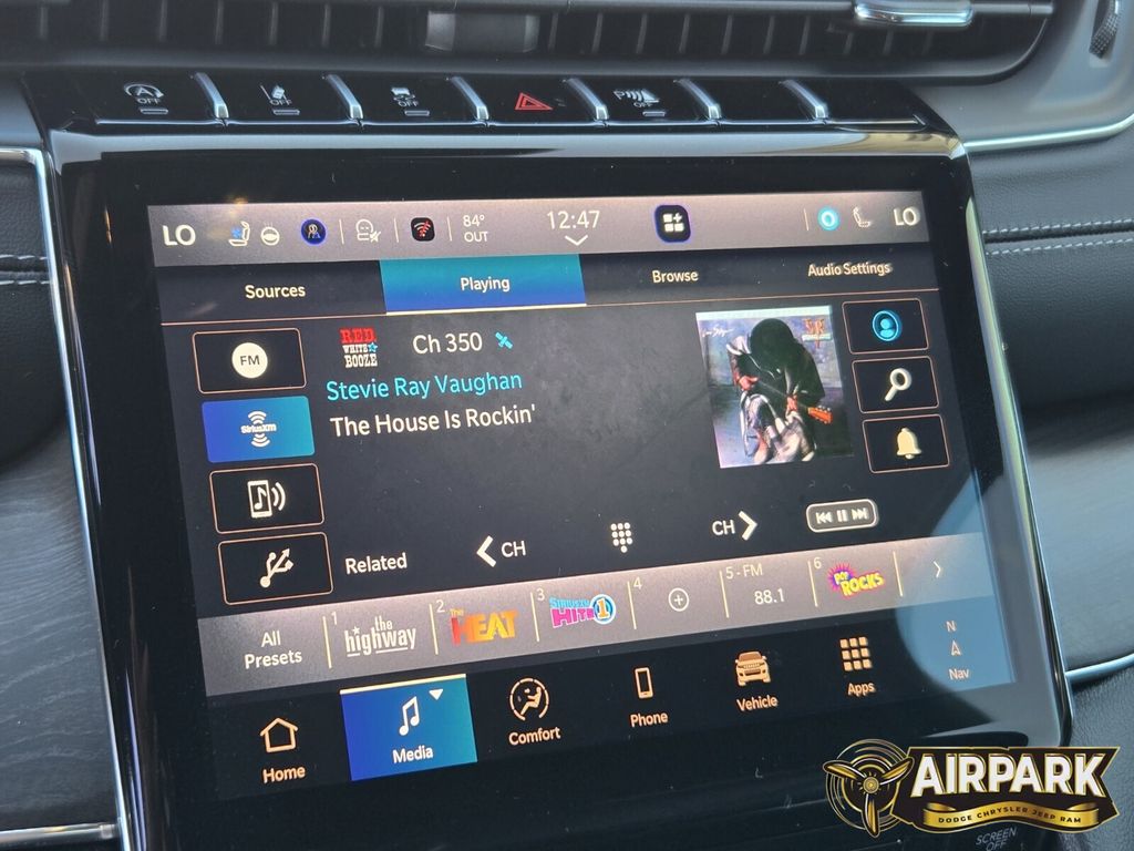 New 2025 Baltic Gray Jeep Overland image 22