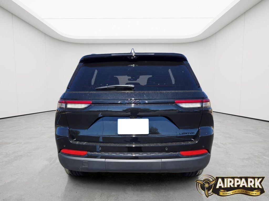 New 2025 Diamond Black Crystal Pearlcoat Jeep Limited image 4