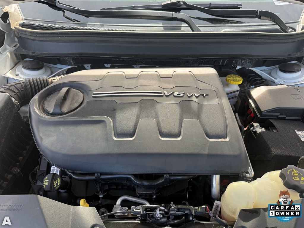 Used 2022 Bright White Clearcoat Jeep Latitude Lux image 31