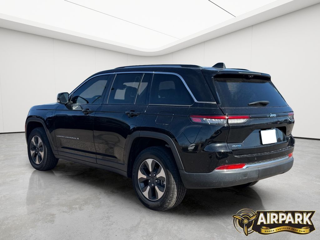 New 2023 Diamond Black Crystal Pearlcoat Jeep Base image 6