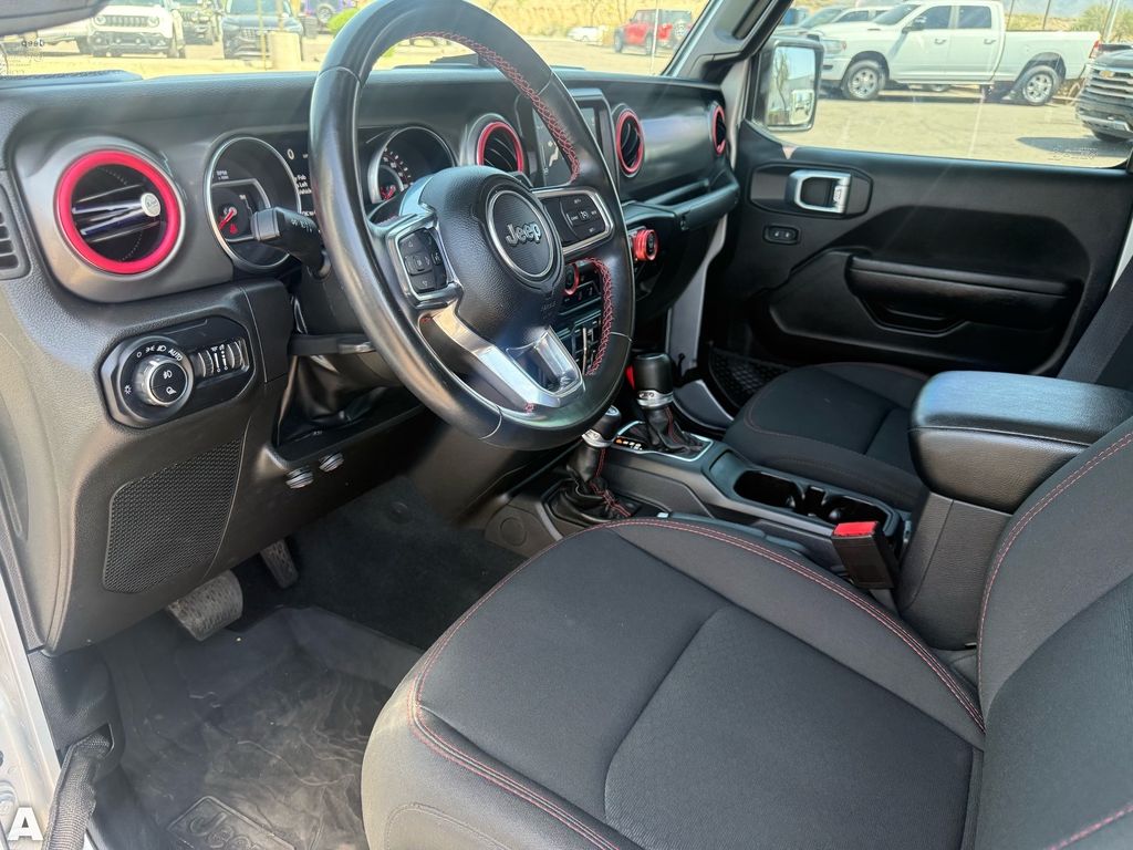 Used 2022 Silver Zynith Clearcoat Jeep Rubicon image 11