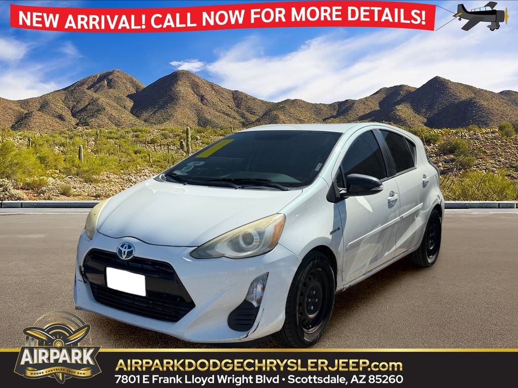2016 Toyota Prius c Two's photo
