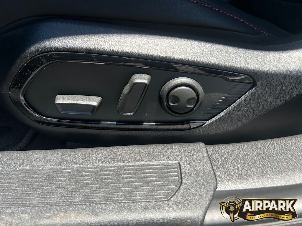 New 2026 Diamond Black Crystal Pearlcoat Dodge Scat Pack image 19