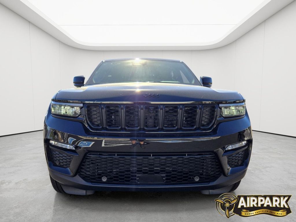 New 2025 Diamond Black Crystal Pearlcoat Jeep Limited image 8